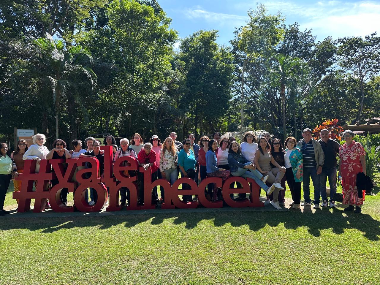 Idosos atendidos pelo CCPI de Campo Grande realizam visita ao Parque Botânico da Vale