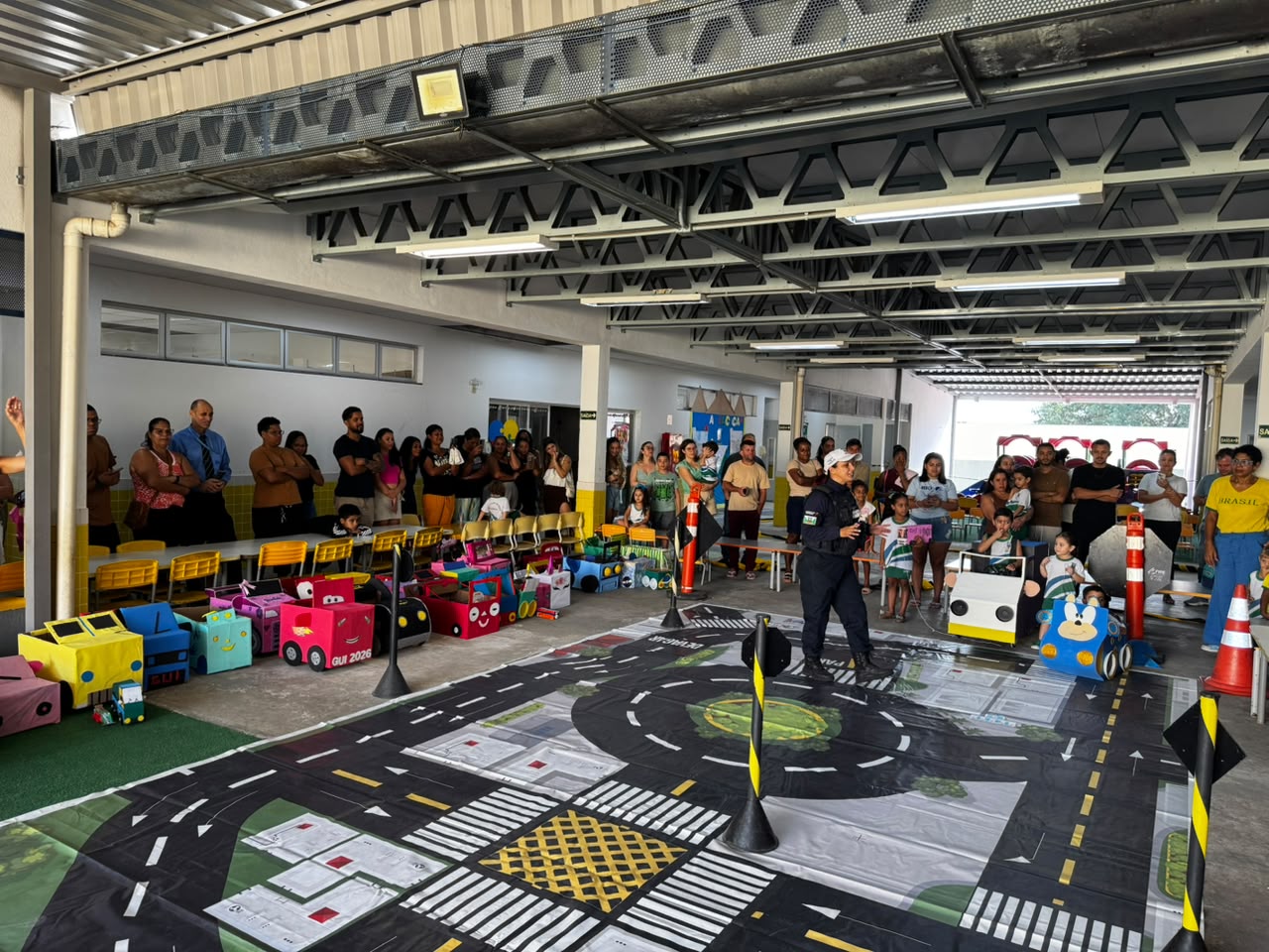 Segurança no trânsito vira tema de aula para alunos do Centro de Educação Infantil Valda Derli