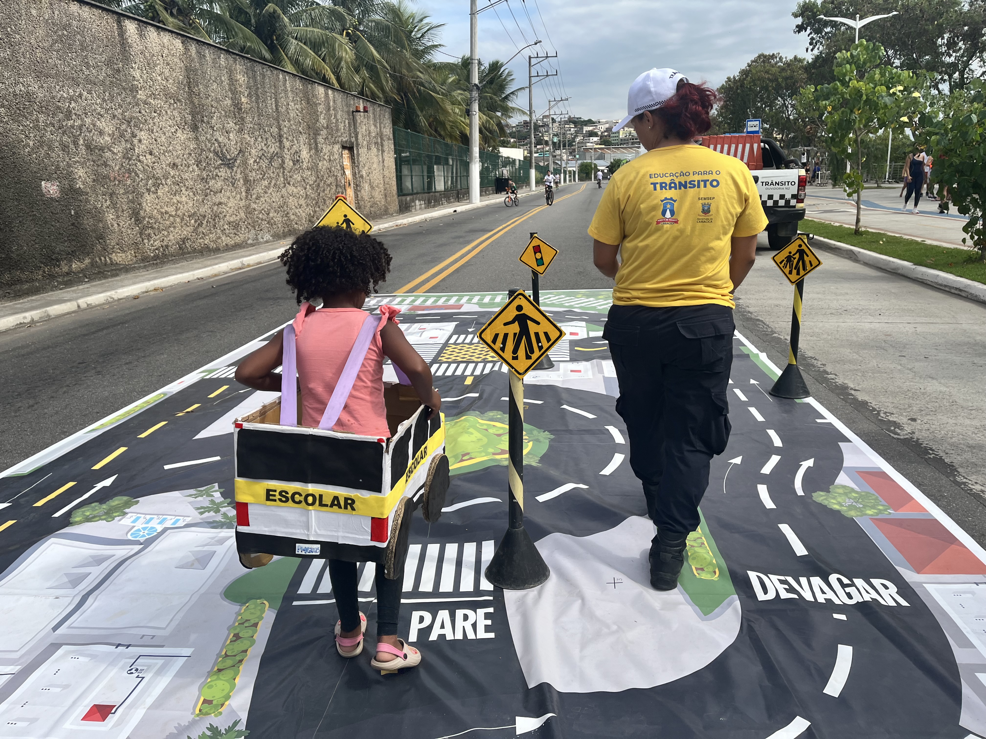 Pequenos no trânsito, gigantes na conscientização: ação do Maio Amarelo mobiliza famílias na Orla