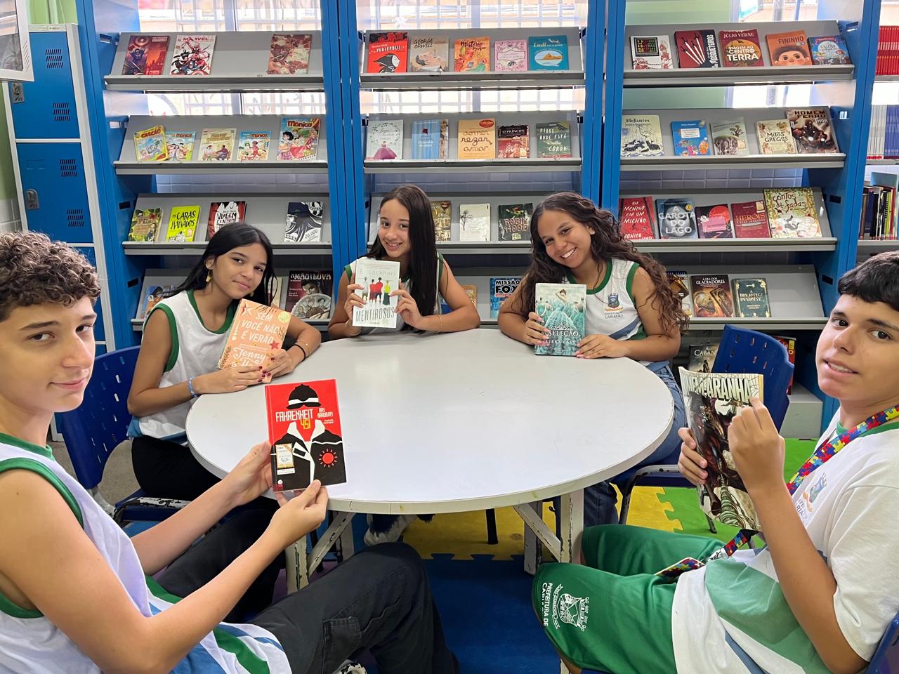 Dia do Bibliotecário: escola de Bandeirantes cria ações para incentivar leitura na era digital