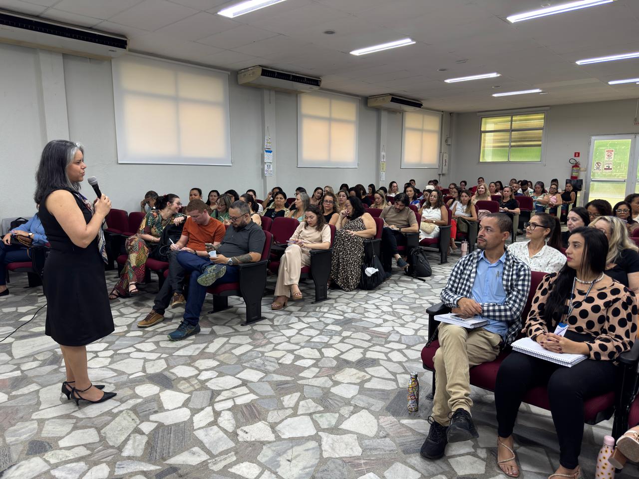 Cariacica participa de reunião para fortalecer aprendizagem na rede municipal de ensino
