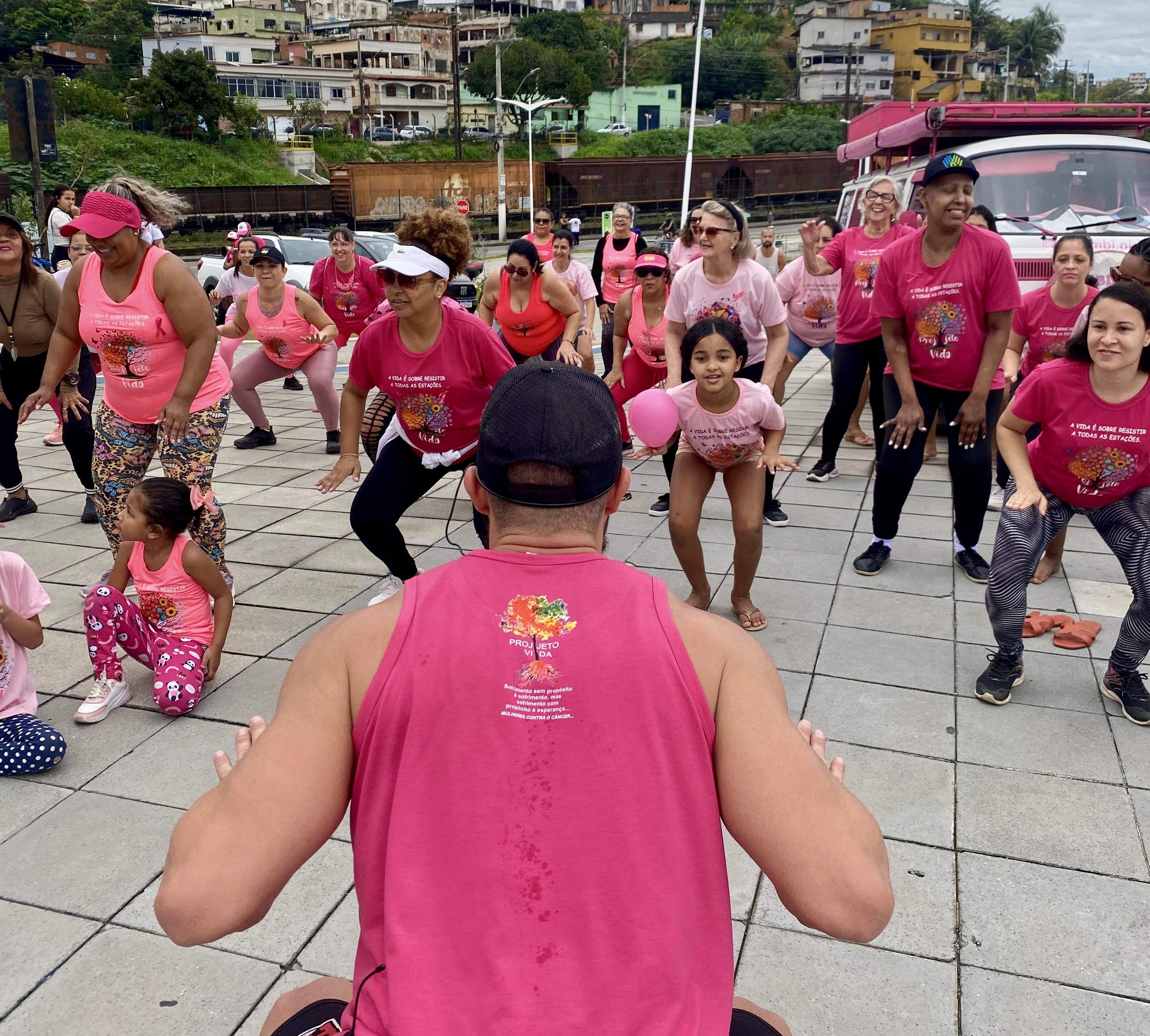 Aulão do Outubro Rosa promove manhã de saúde e autoestima na Nova Orla