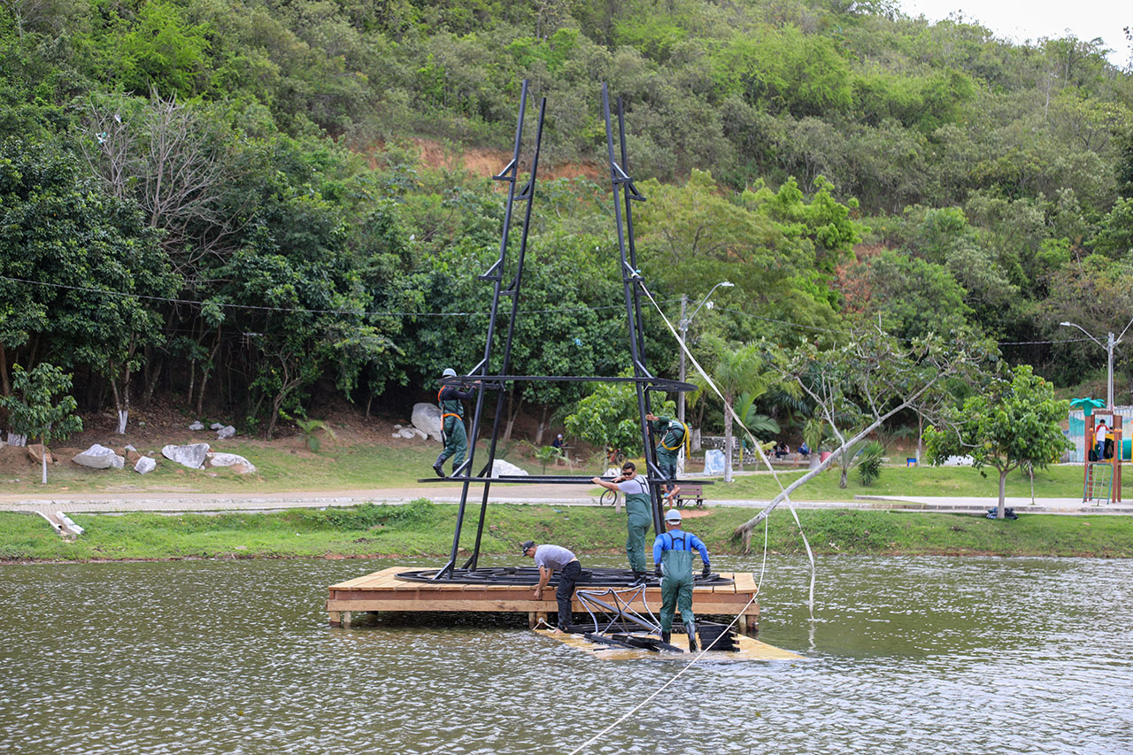 Árvores flutuantes e 600 mil micro lâmpadas de led vão iluminar o Natal de Cariacica 2025