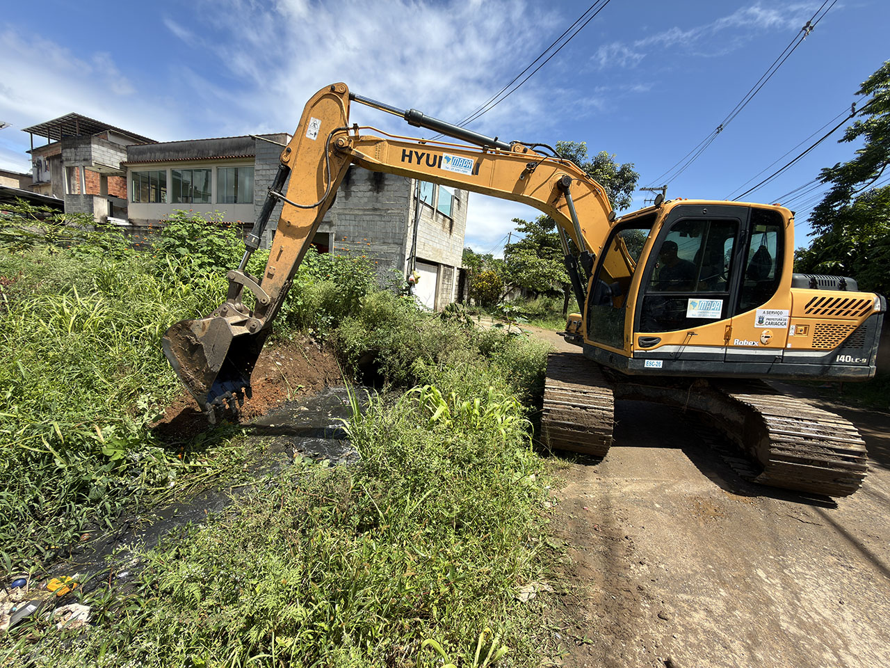 Secretaria de Serviços amplia ações de limpeza de canais 