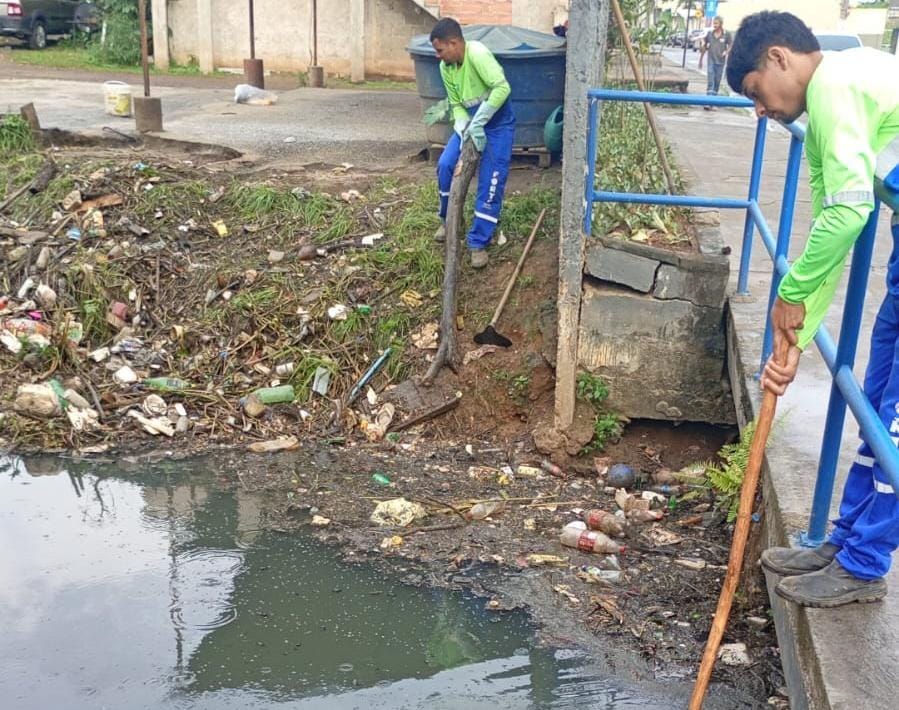 Secretaria de Serviços segue com limpeza de canais em Porto Novo nesta terça (23)