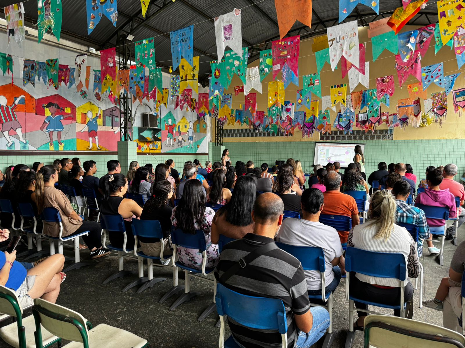 Plantão pedagógico fortalece parceria entre famílias e escolas