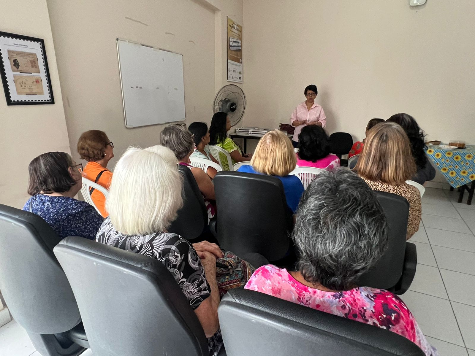 “Arte para elas”: Biblioteca Pública recebe 2ª edição da oficina de pintura em tecido