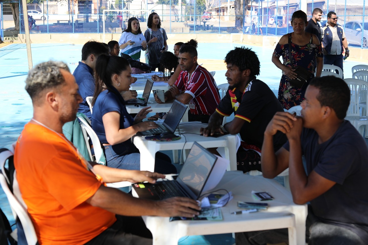 Agência do Trabalhador abre mais de 1.200 vagas de emprego