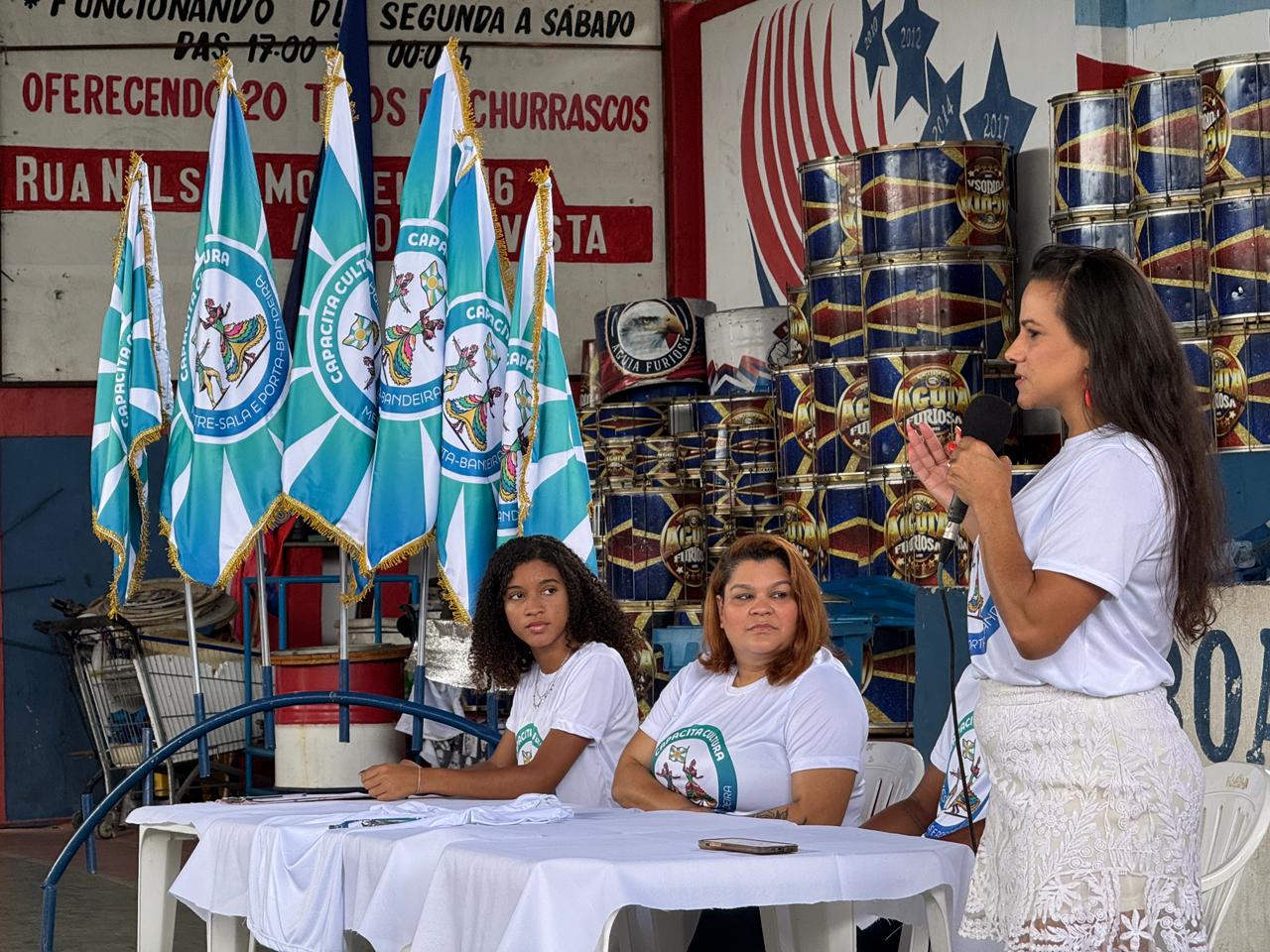 Começam aulas do curso de mestre-sala e porta-bandeira