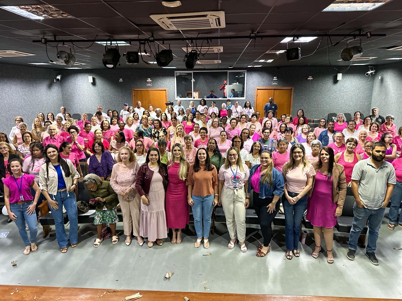 Mês do Idoso é celebrado com muita alegria no Centro Cultural Frei Civitella 