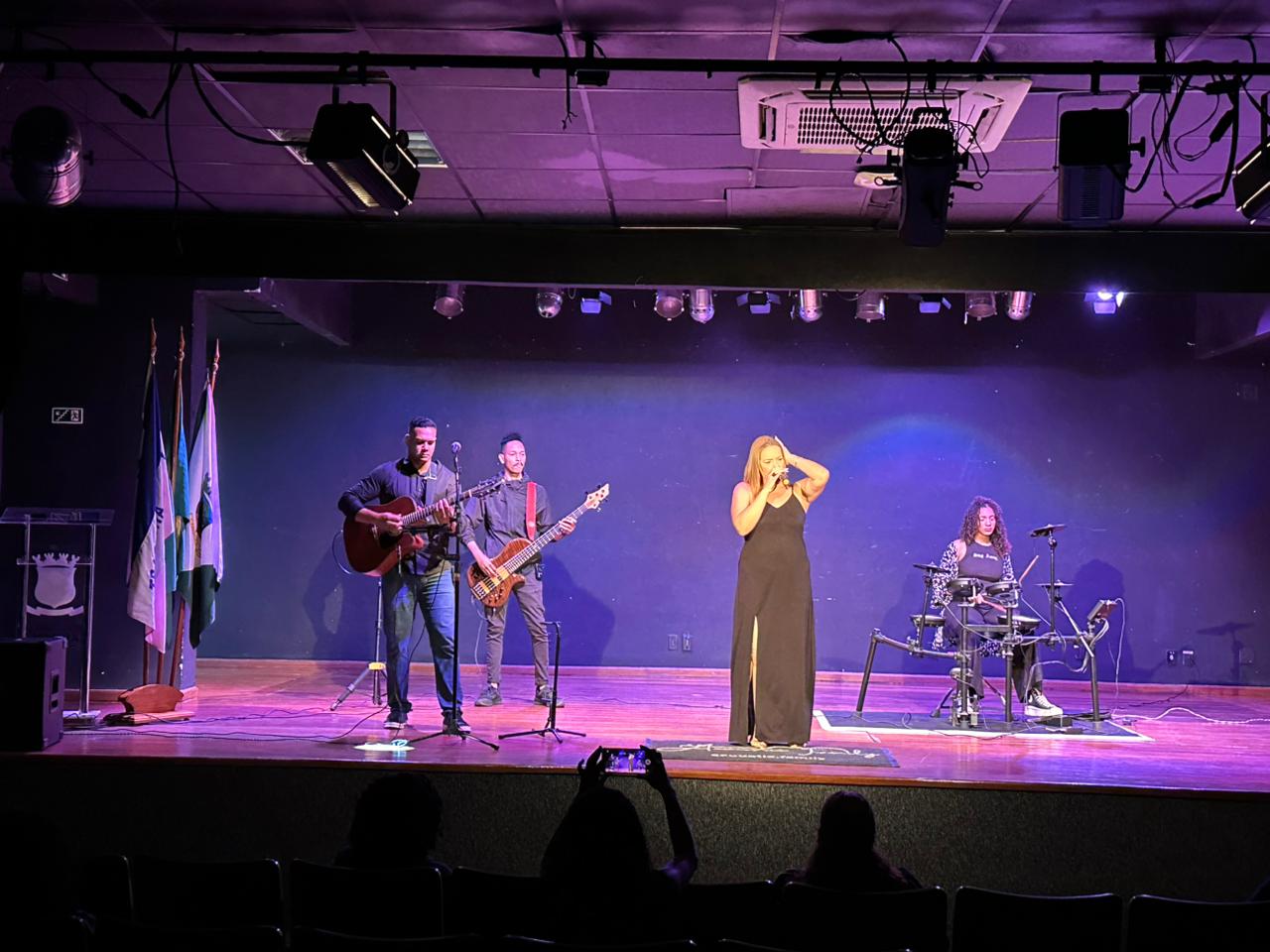 Curta a Quarta: Acoustic Family agitou Centro Cultural Frei Civitella