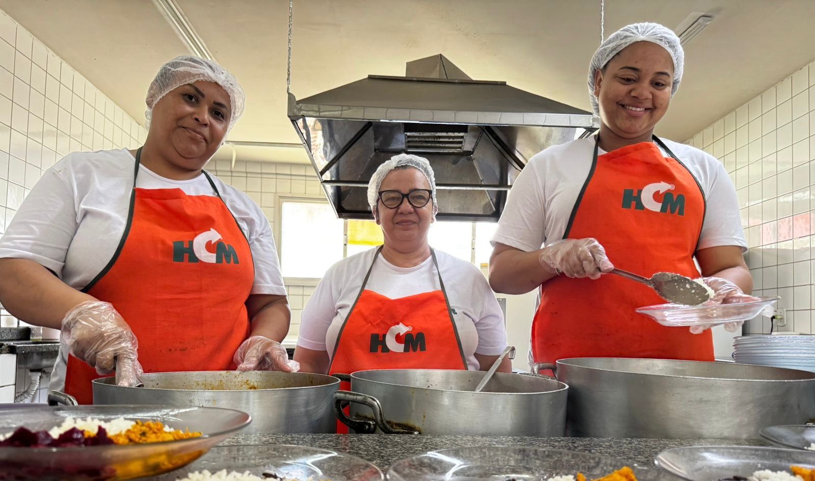Dia da Merendeira Escolar: profissionais transformam refeições em sorrisos nas escolas municipais