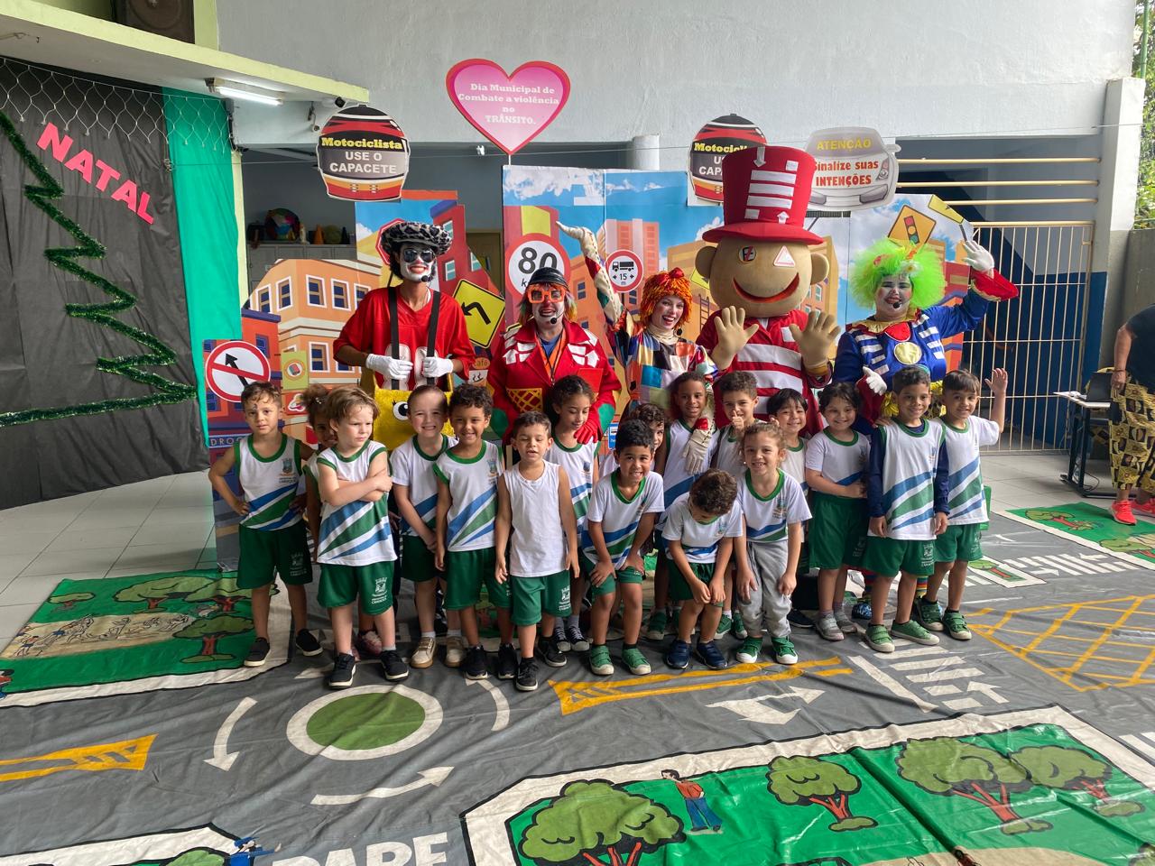 Dona Rua Gentileza: espetáculo ensina alunos sobre a importância da educação e do respeito no trânsito