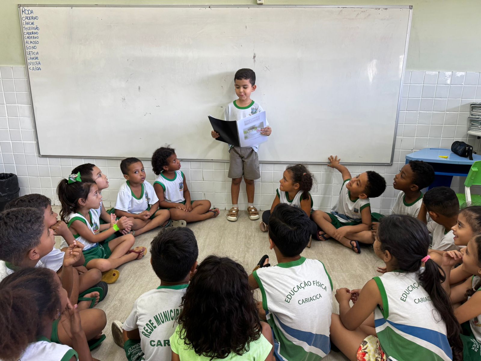 Escolas da rede municipal celebram o Dia Nacional do Livro com projetos criativos e cheios de imaginação