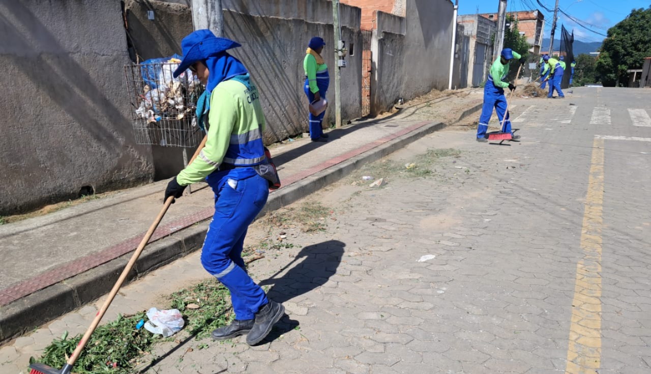 Limpeza e manutenção: equipes da Secretaria de Serviços atuam em vários bairros neste sábado (10)