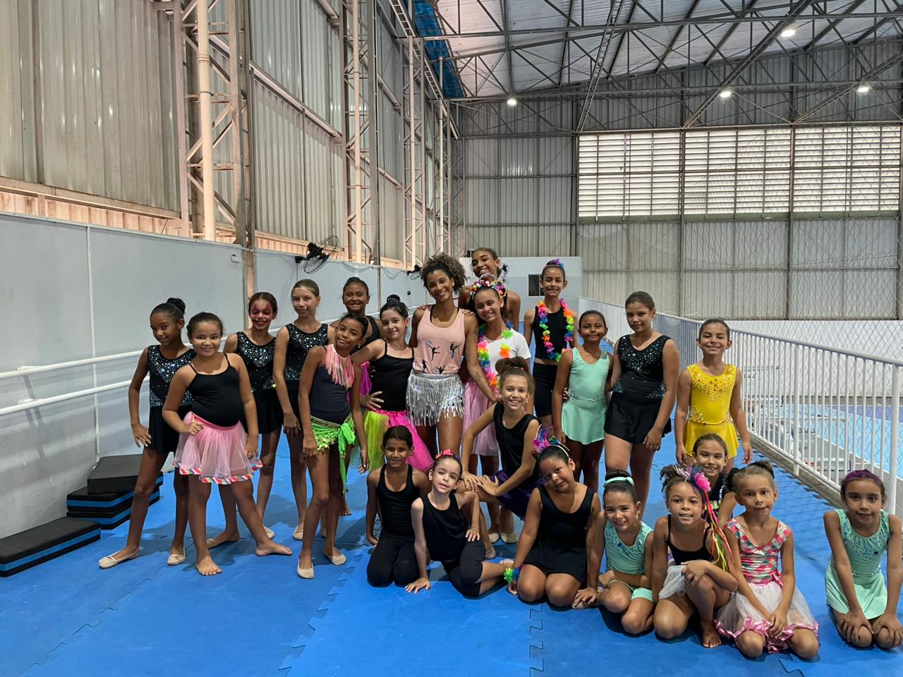 Ritmo e Folia: alunas de Ginástica Rítmica entram no clima de carnaval com aula temática